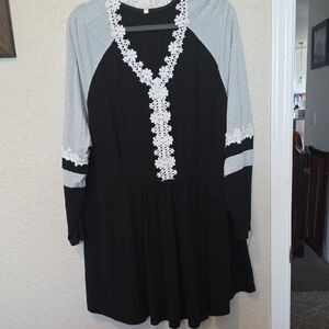 Black & Light Gray Lace-Trim Long Sleeve Tunic Dress